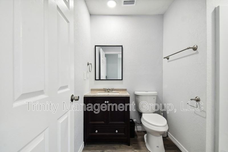 1051 Dogwood Dr - Photo 7 of 8