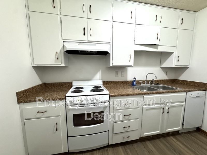 1033 5th St #2 - Photo 3 of 15