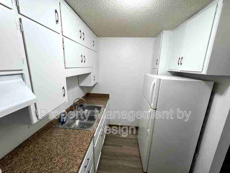 1033 5th St #2 - Photo 5 of 15