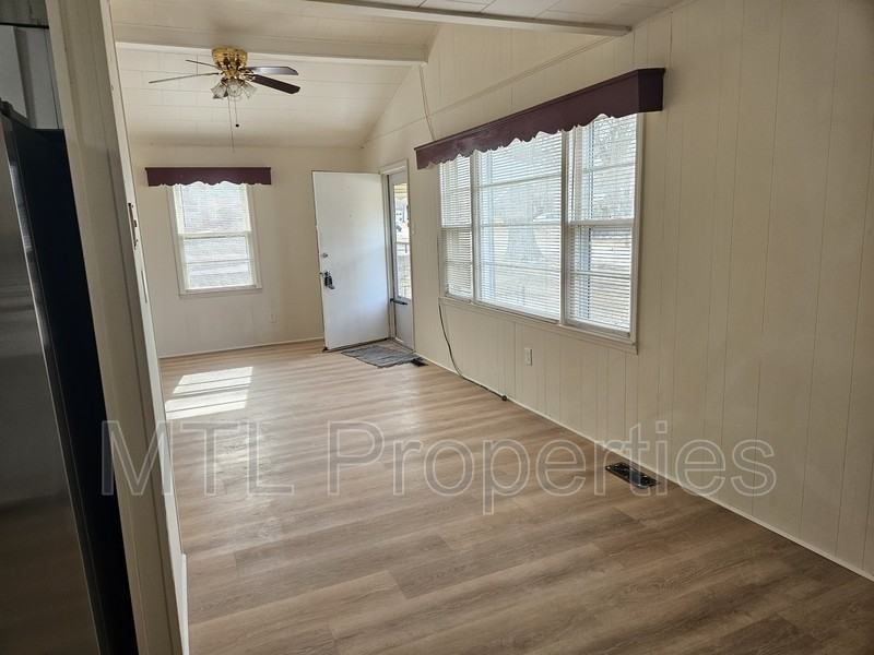 401 Glenwood Ave - Photo 4 of 9