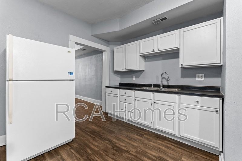 1535 Draper St - Photo 2 of 10