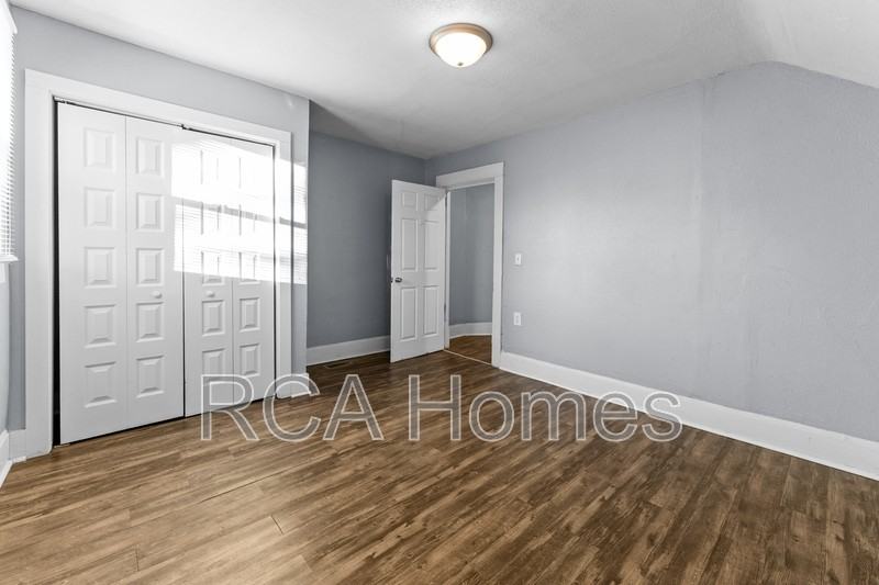 1535 Draper St - Photo 4 of 10