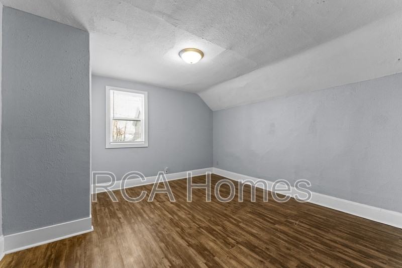 1535 Draper St - Photo 5 of 10