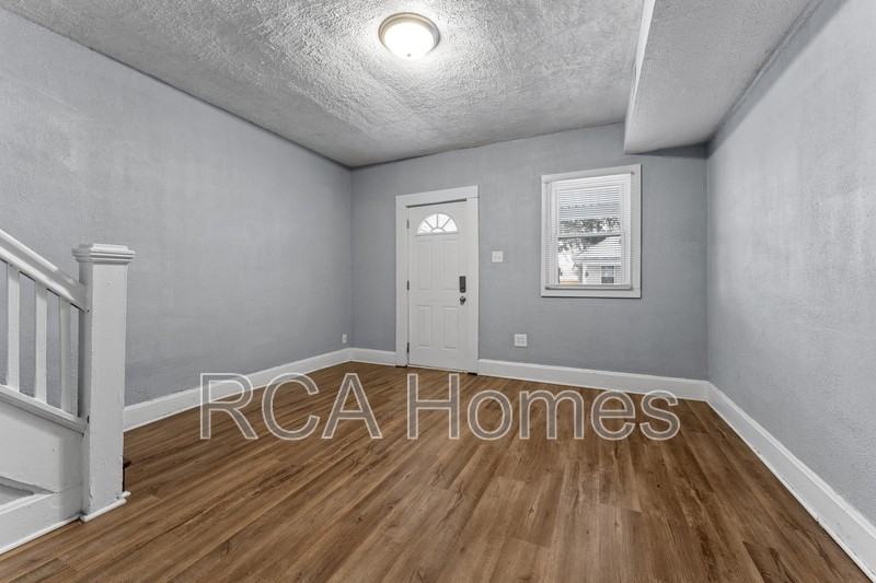 1535 Draper St - Photo 6 of 10