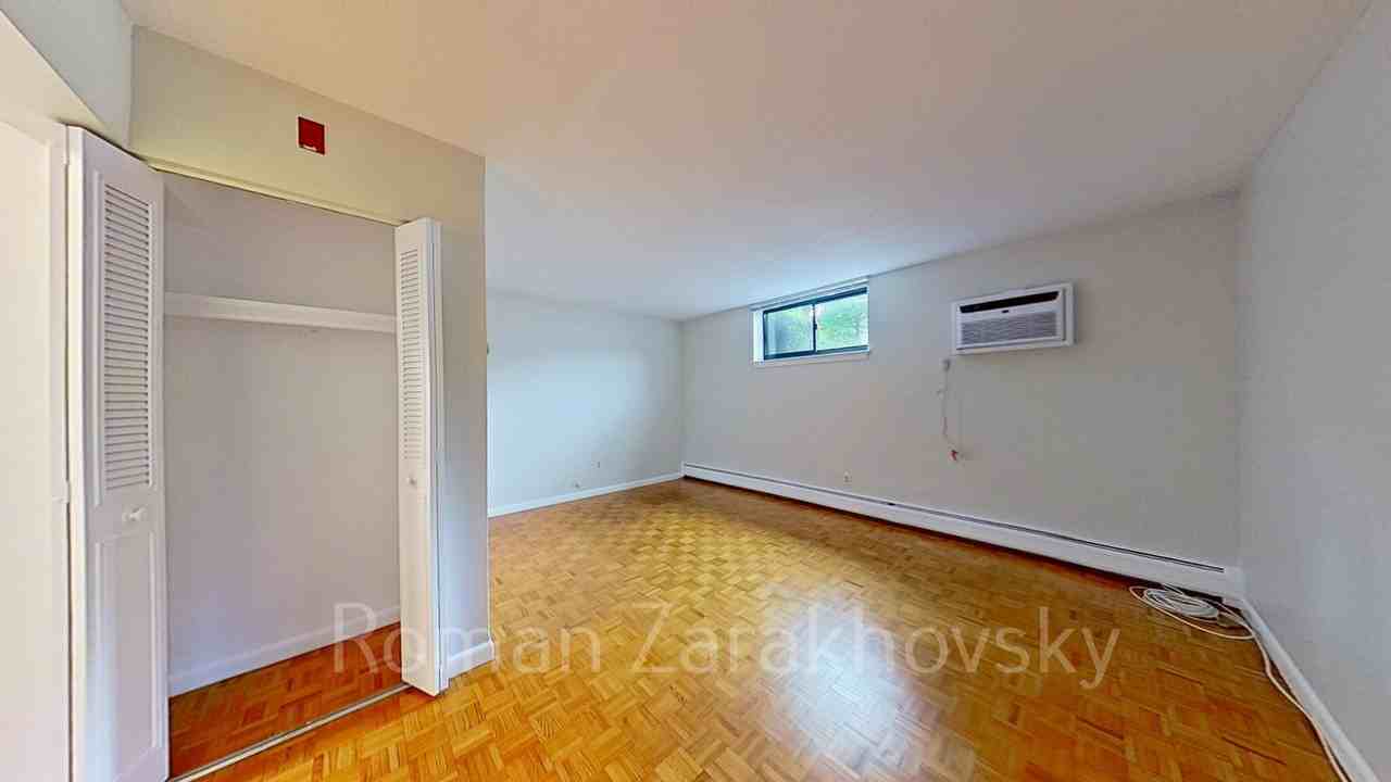 95 Sutherland Rd #1Z - Photo 2 of 26