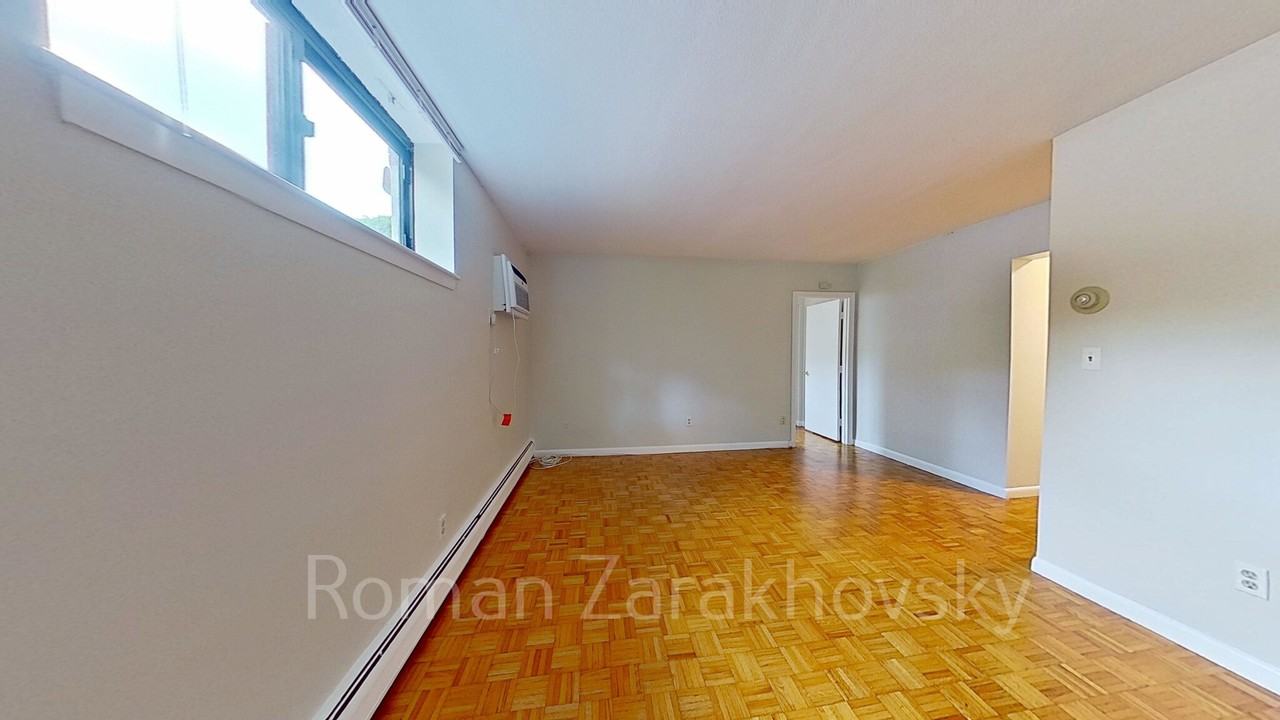 95 Sutherland Rd #1Z - Photo 3 of 26