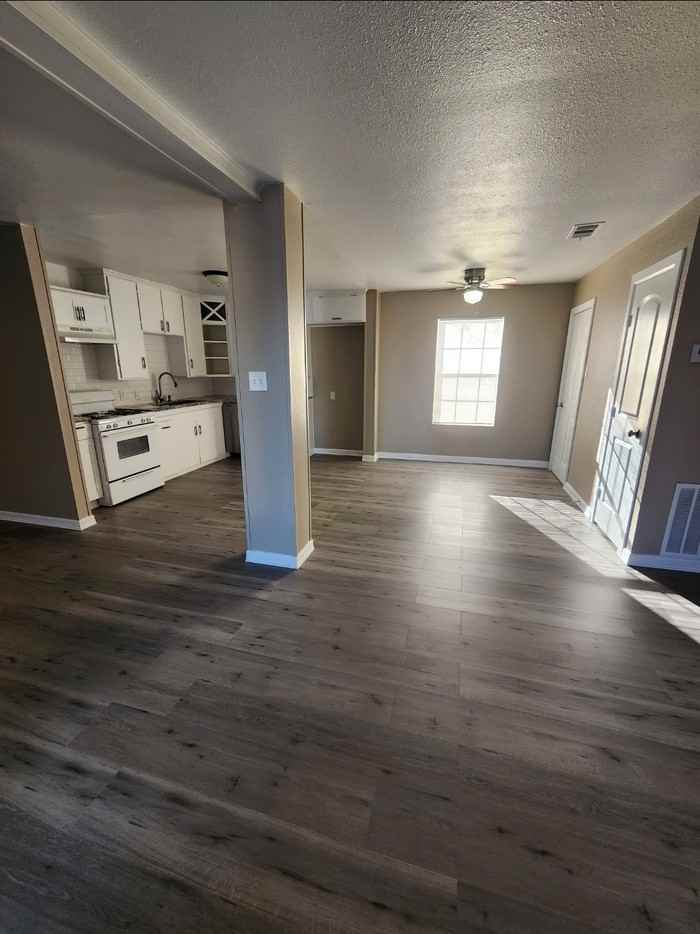 1915 N Tyler St - Photo 3 of 26