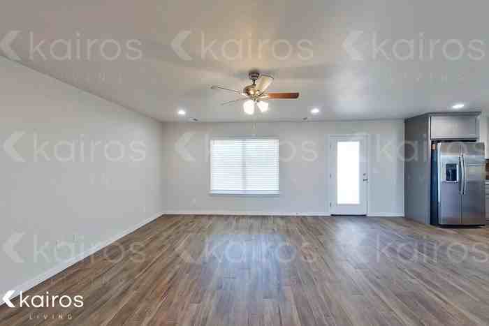 2806 Daytona Ave - Photo 4 of 27