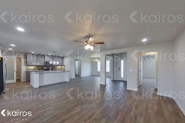 2806 Daytona Ave - Photo 5 of 27