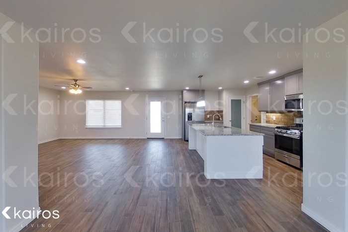 2806 Daytona Ave - Photo 7 of 27