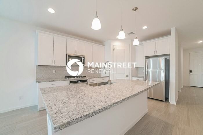 10920 S 55th Ln - Photo 4 of 16