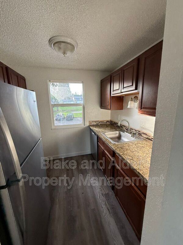 3847 Ne 152nd Ave - Photo 7 of 11