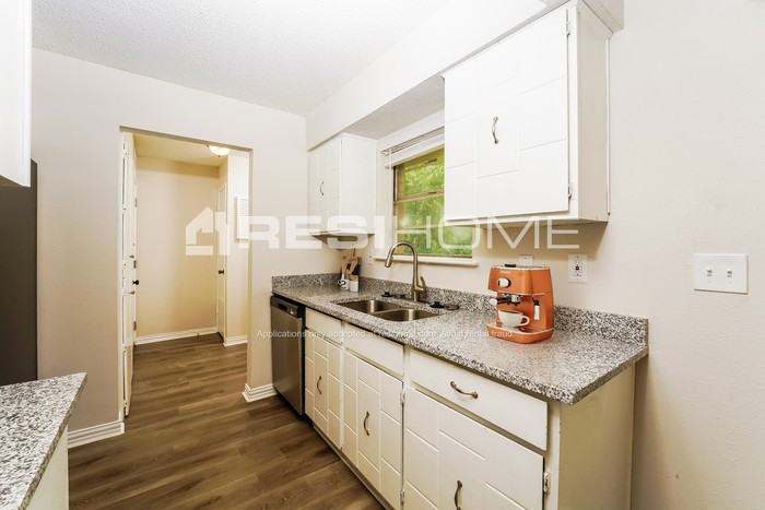 12501 Spring Branch Dr - Photo 3 of 18