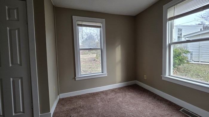 905 Afton St - Photo 4 of 5