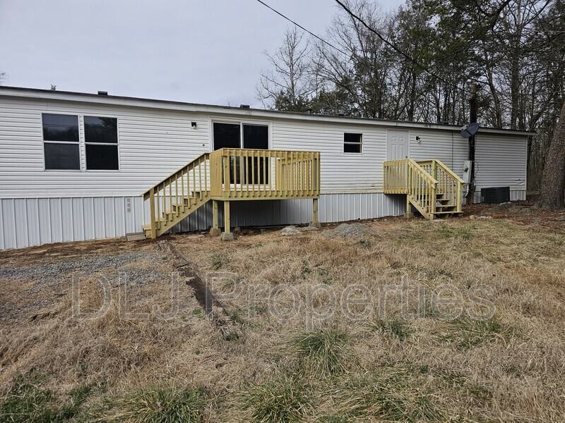 946 Harbin Rd - Photo 2 of 17