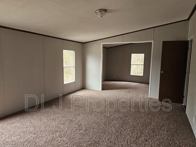 946 Harbin Rd - Photo 7 of 17