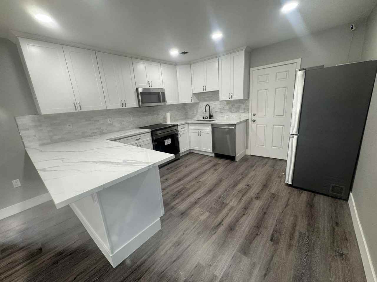 517 Madera Ave - Photo 3 of 10