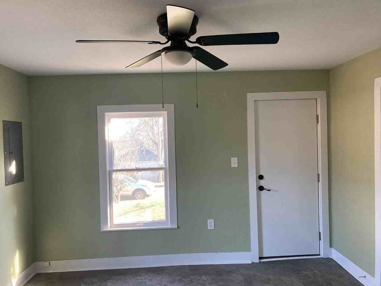 1501 N Jackson St - Photo 7 of 8