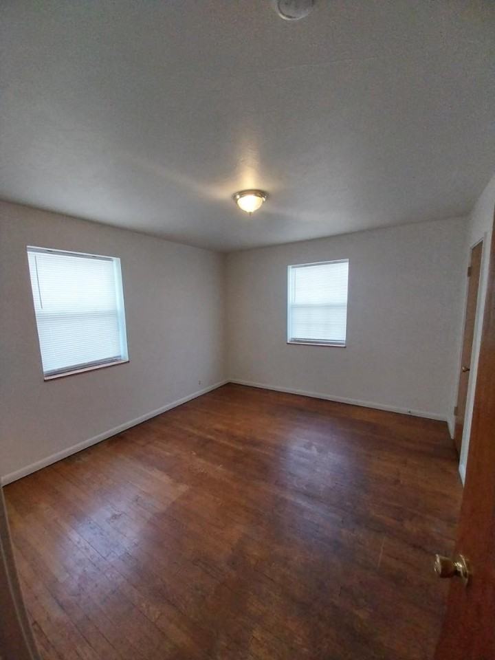 17902 Lake Shore Blvd - Photo 5 of 10