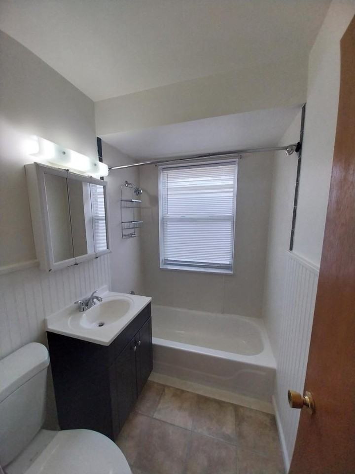 17902 Lake Shore Blvd - Photo 7 of 10