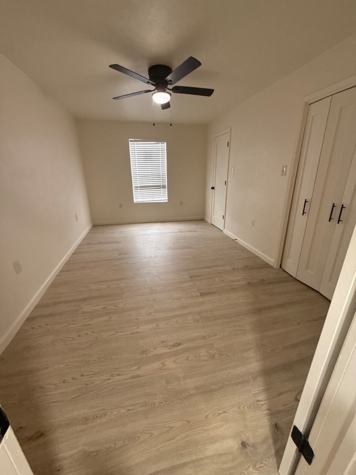 4200 Gram Ln - Photo 2 of 6