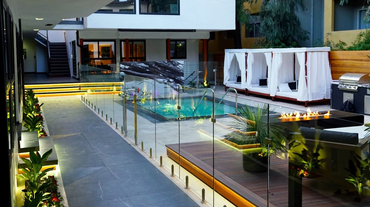 1267 N Laurel Ave - Photo 2 of 50