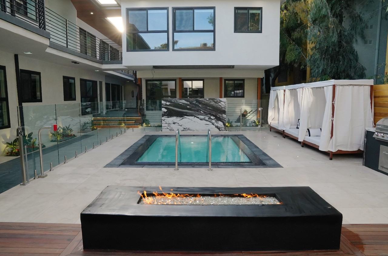 1267 N Laurel Ave - Photo 4 of 50