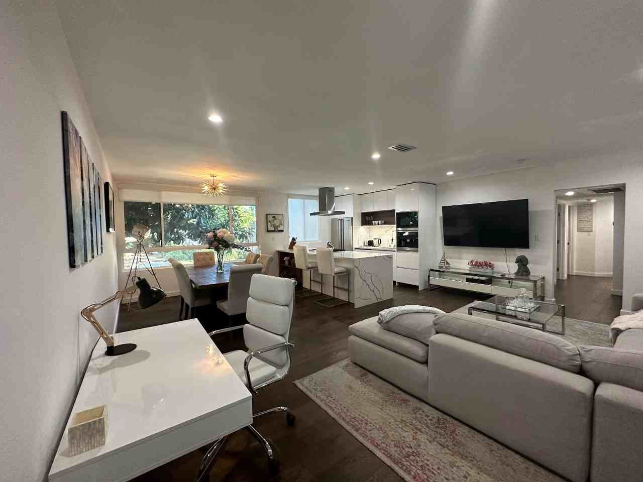 1267 N Laurel Ave - Photo 7 of 50