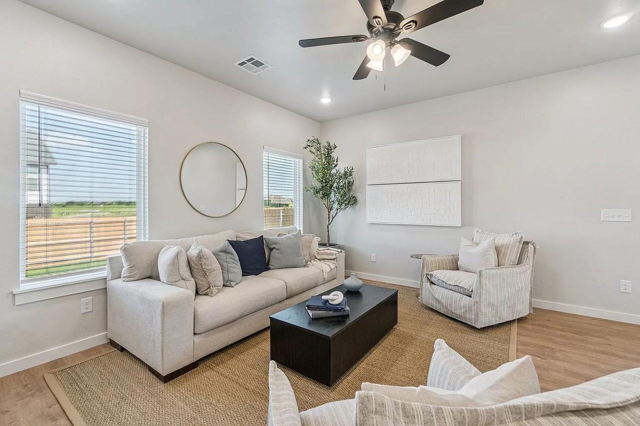 Molly Place Edmond OK - Photo 4 of 10