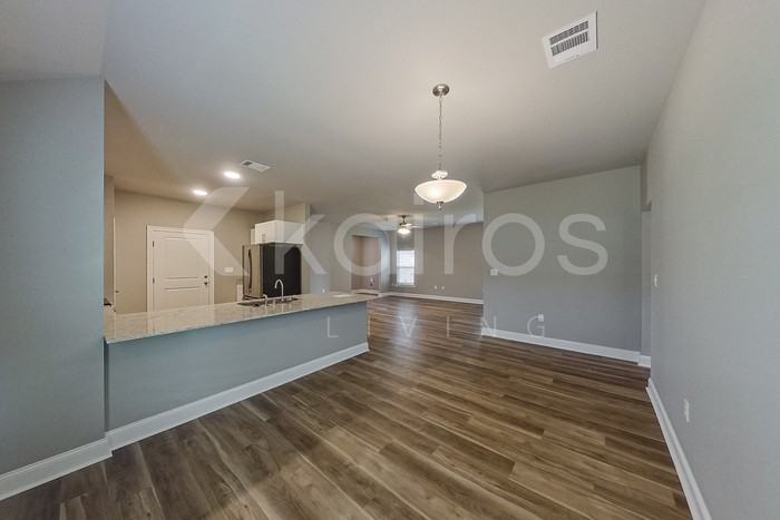 1534 Cannes Avenue - Photo 6 of 24