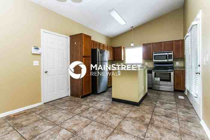 235 Westridge Blvd - Photo 4 of 17