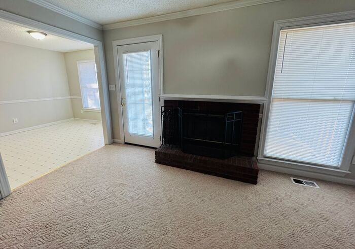 218 Marlboro Way - Photo 7 of 25