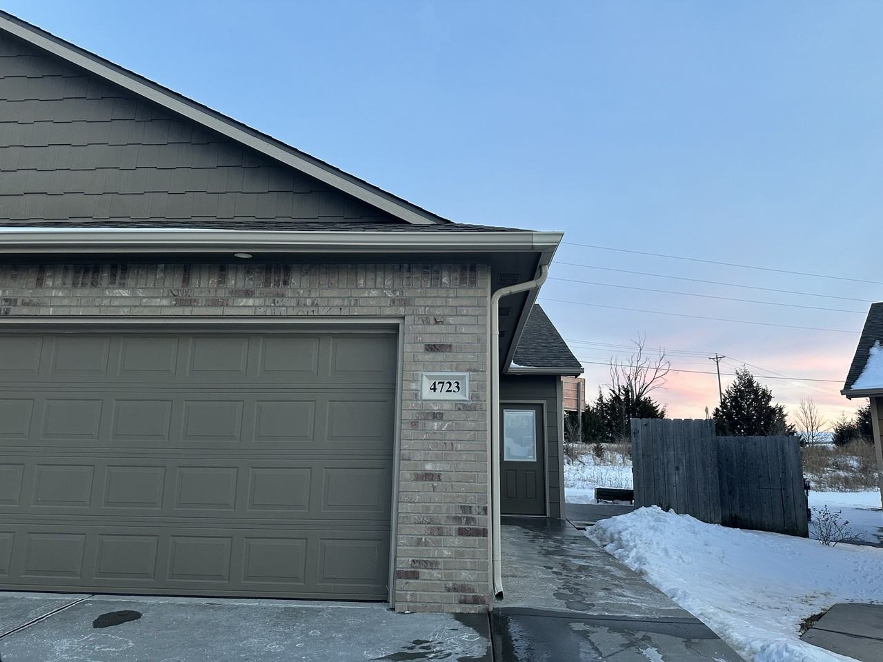 4723 N Hillside Ct #0 - Photo 2 of 11