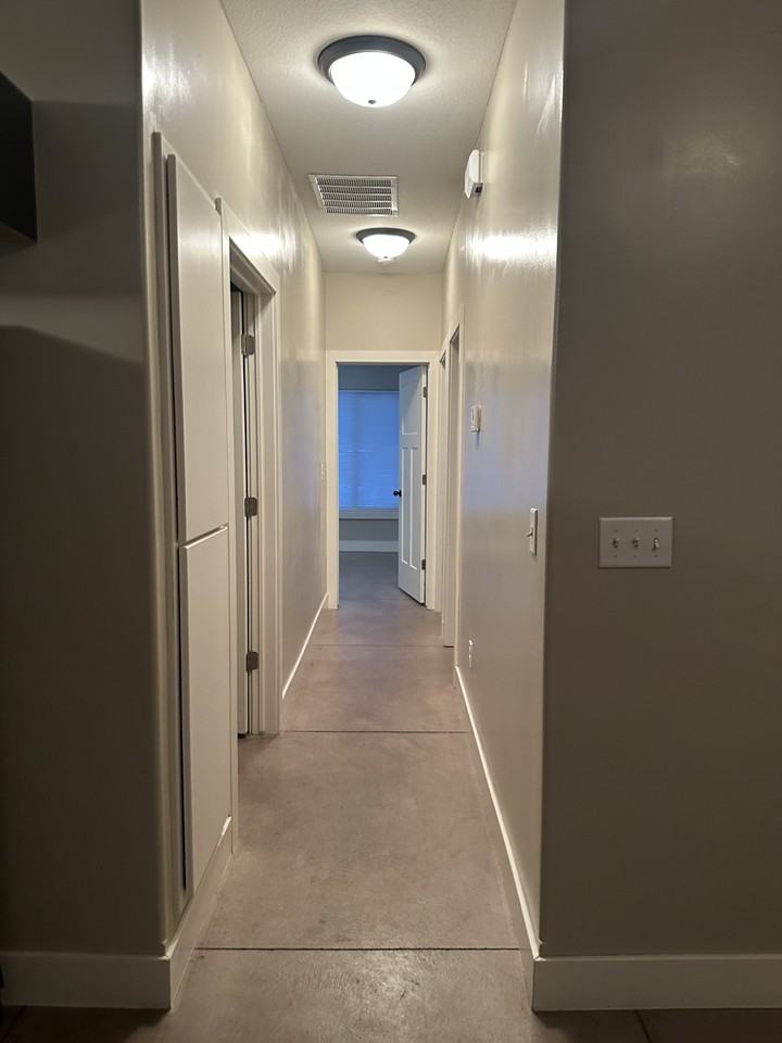 4723 N Hillside Ct #0 - Photo 5 of 11