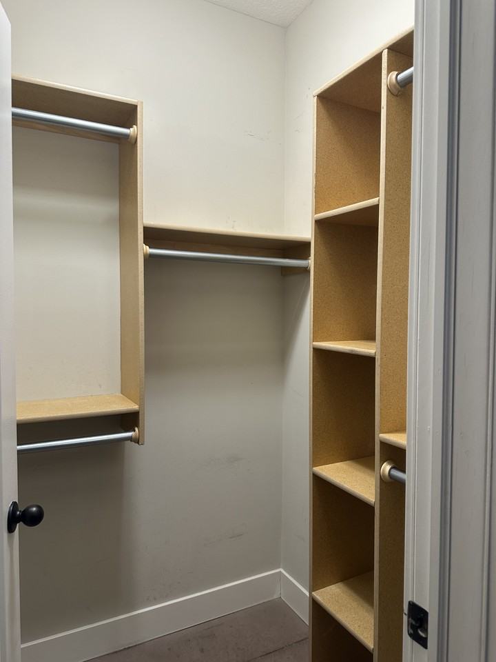 4723 N Hillside Ct #0 - Photo 6 of 11