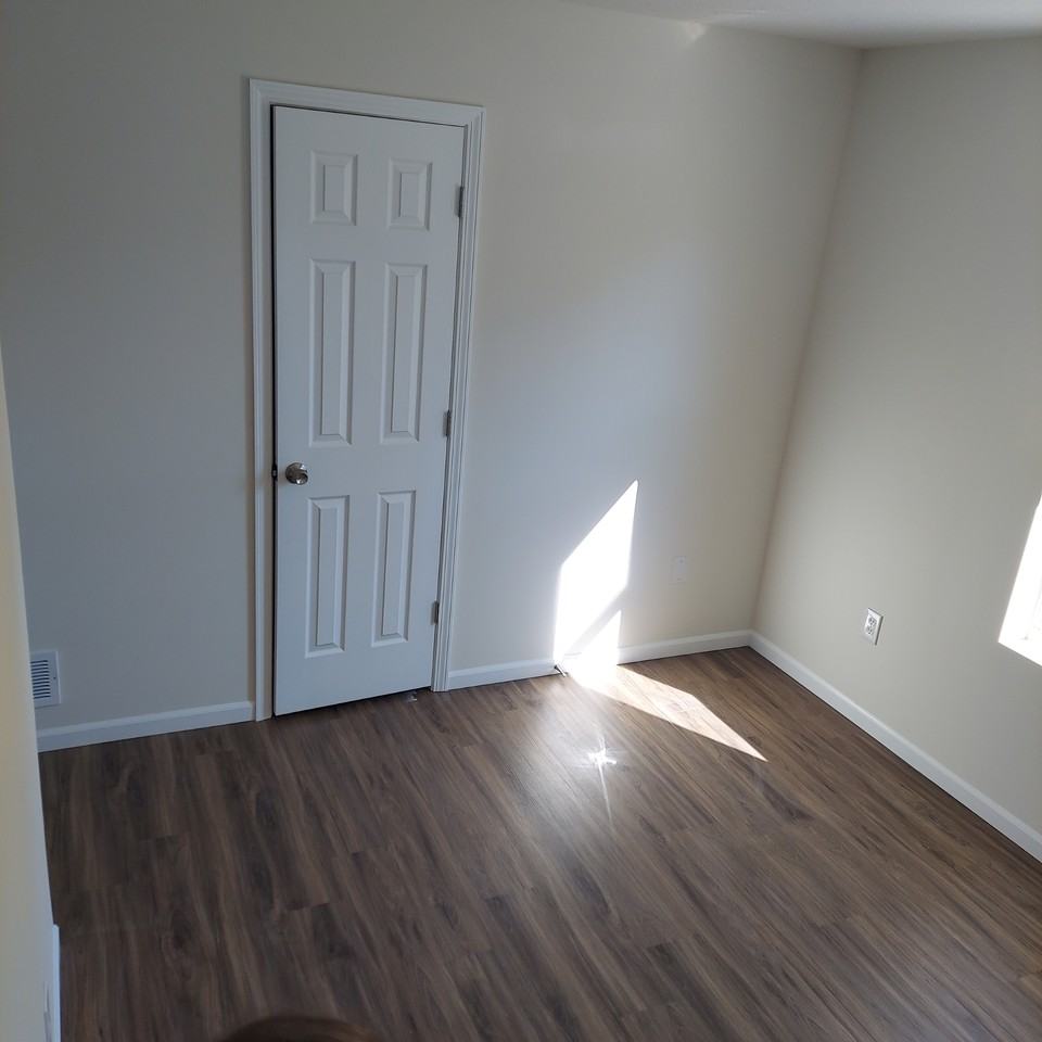 821 S Muldrow St #NA - Photo 3 of 9