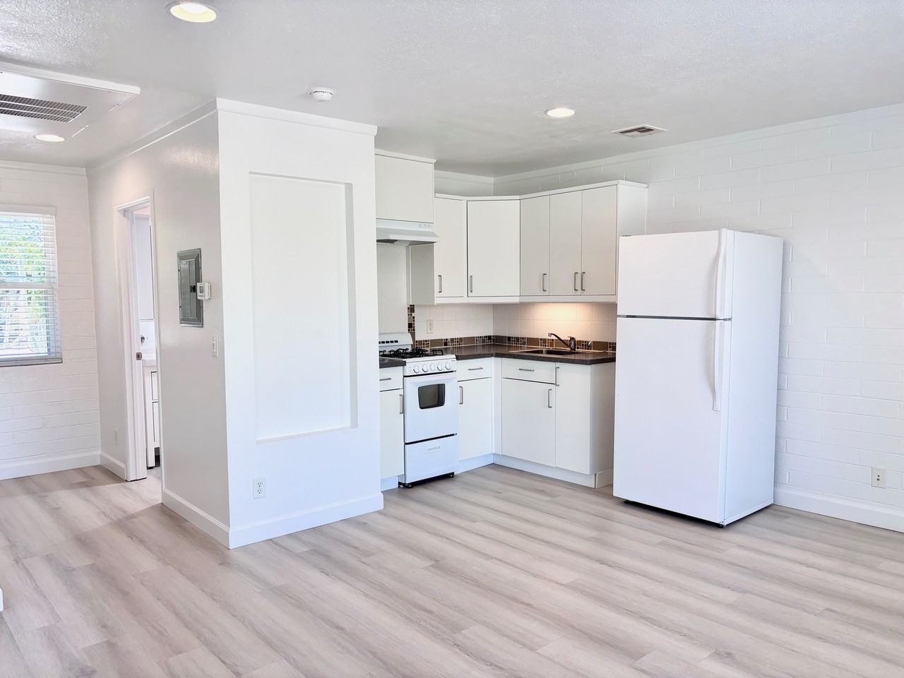 6557 E Osborn Rd #14 - Photo 5 of 26