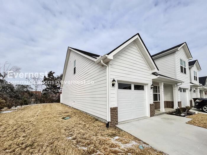 345 Raines Ct - Photo 3 of 32