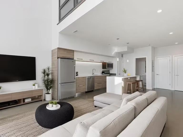 2012 W Grand Ave #2F - Photo 2 of 8