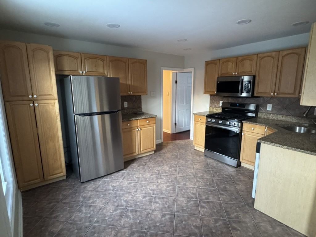 85 Lawn Park Ave #NA - Photo 4 of 14