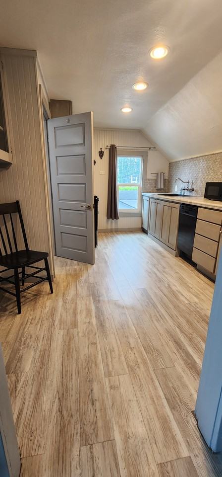 1929 6th St #B - Photo 7 of 21