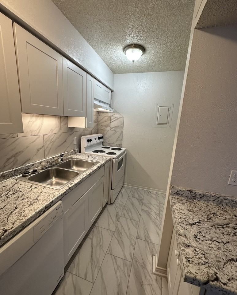 719 N Center St #1 - Photo 2 of 7