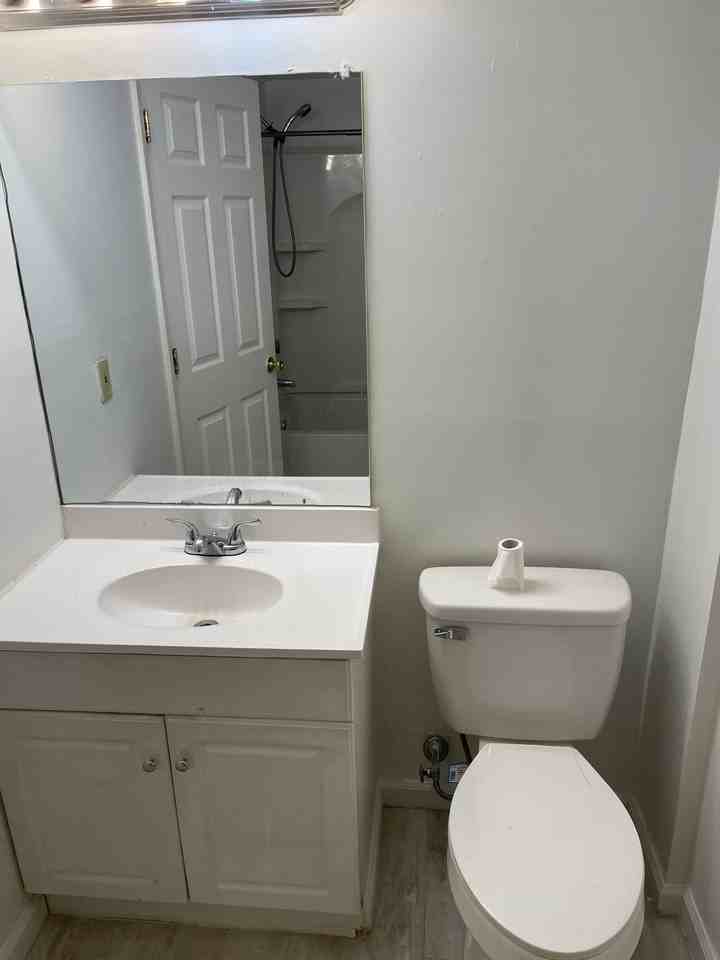54 Dawson Ave #1stFL - Photo 4 of 8