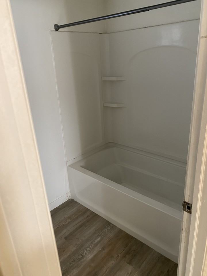 54 Dawson Ave #1stFL - Photo 5 of 8