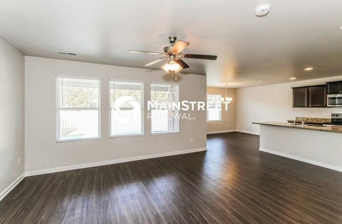 577 Reading Ln - Photo 4 of 18