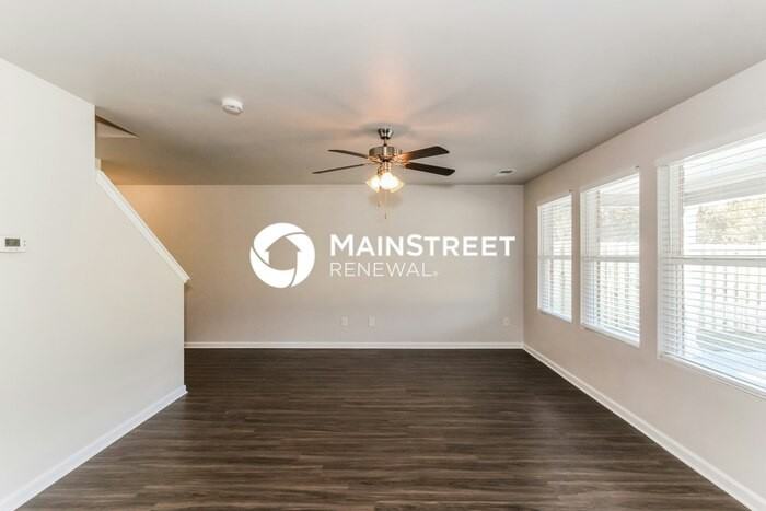 577 Reading Ln - Photo 5 of 18