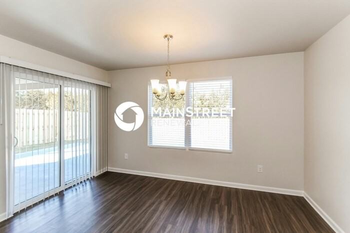 577 Reading Ln - Photo 6 of 18