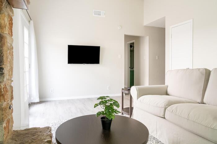 1212 Bonnie Brae St #A - Photo 2 of 16