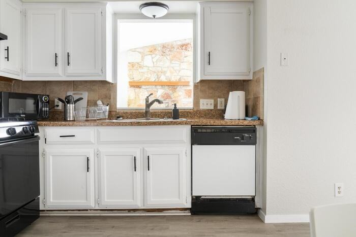 1212 Bonnie Brae St #A - Photo 5 of 16