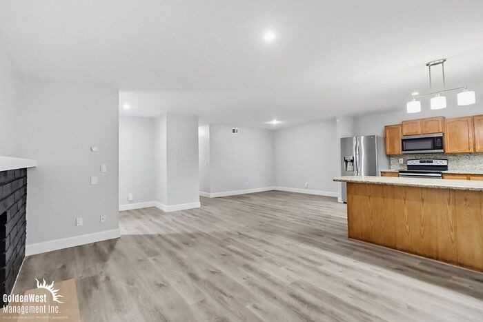 799 Beyer Way - Photo 6 of 20